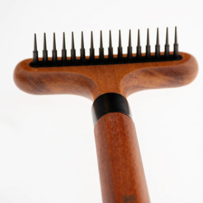 EBI Noir Japandi detangling rake with rotating tines